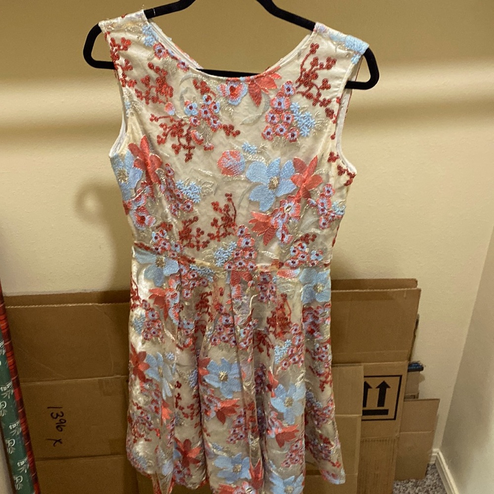 Gold and Floral Cocktail Dress Size 6P by Tahari
